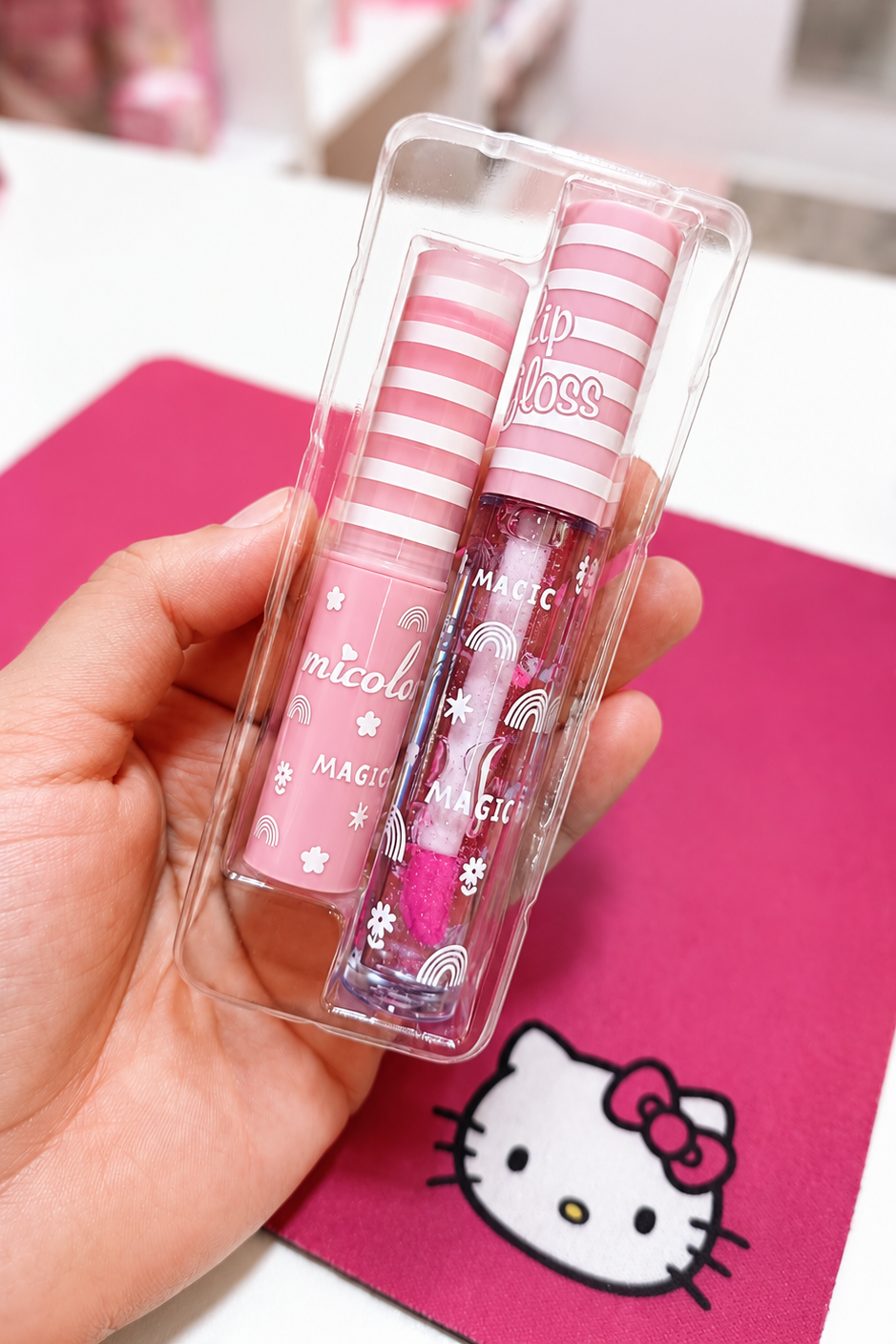 Combo Lip Gloss+Lip Balm.